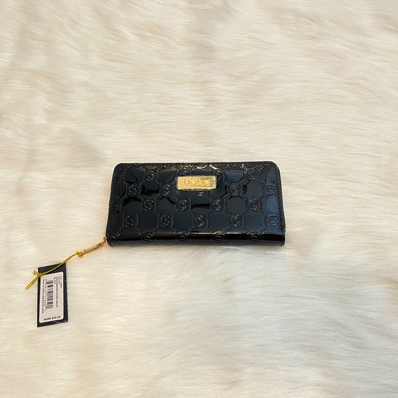 bebe Handbags - NWT bebe los angeles Womens Black Patent Clutch Wallet Dana Embossed Zipper